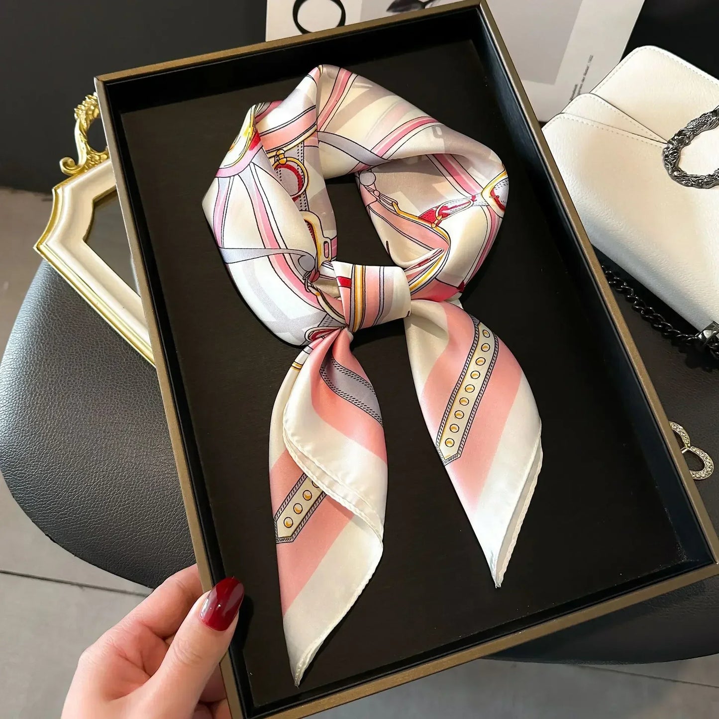 Geschilly silk scarf